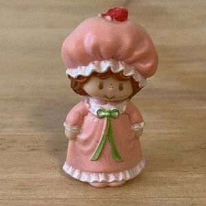 Vintage 1980’s Strawberry Shortcake in her Nightgown Miniature Figurine